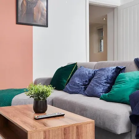 דירה Exquisite 3 Bed House With Parking