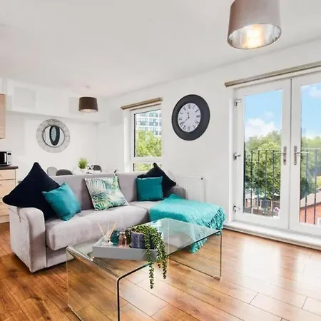 Stylish Flat In Apartment Manchester