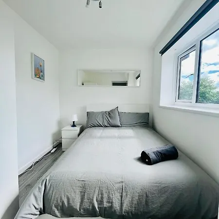 Allenby Walk Private In A 4 Bed Shared House Манчестер