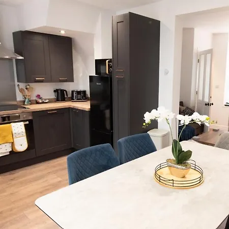 度假居 Audenshaw 3-Bedroom House With Private Parking