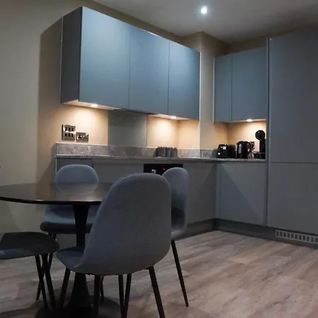 M1 Townhouse - Free Parking & Central Manchester *