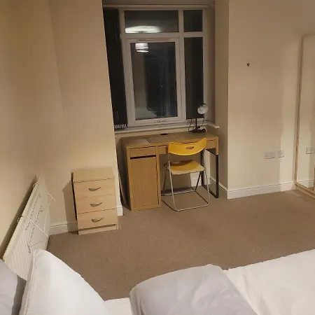 Tenpickering Place * Manchester