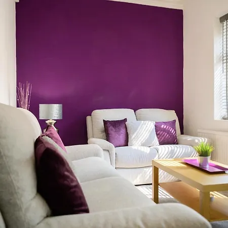 公寓 Purple Blossom, 2 Bed Apartment, Wi-fi, Near Didsbury, Free Parking *