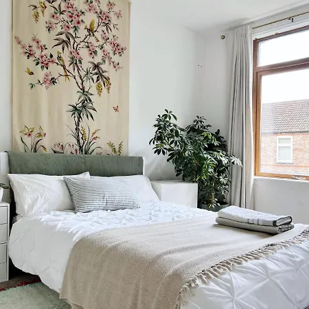 Beautiful Private In Levenshulme Guest house *
