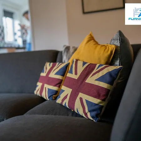 Book Now - Ground Floor - Parking - Etihad Stadium - 3 Guests - Business - Families