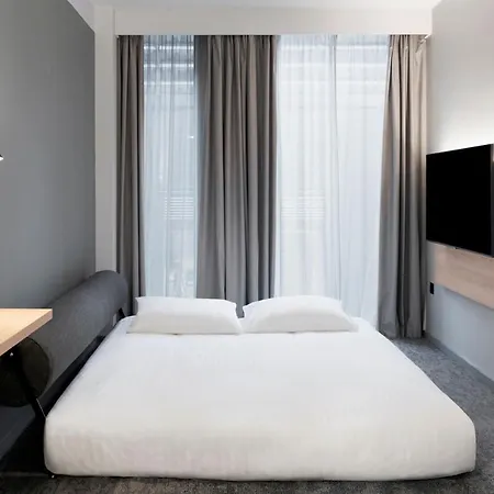 Moxy Centre Hotel