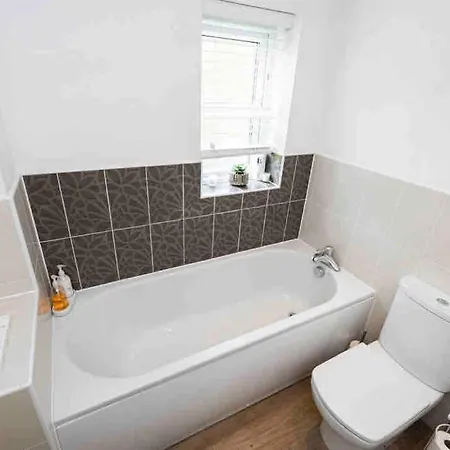 Immaculate 3-bed House, With Private Garden. * Manchester