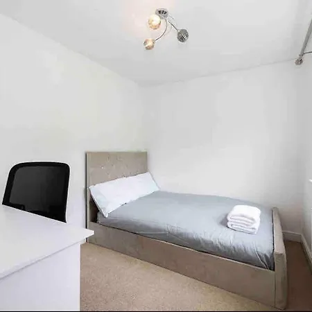 Holiday home Immaculate 3-bed House, With Private Garden. *