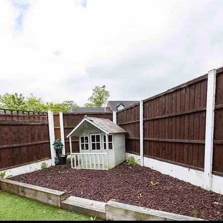 Immaculate 3-bed House, With Private Garden.