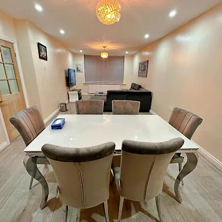Full In Heywood Street Near Cheetham Hill Holiday home