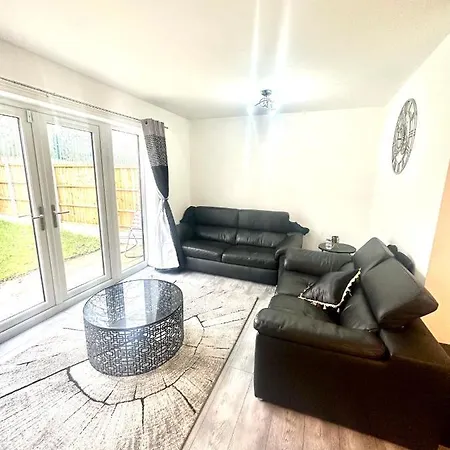 Private En-suite Available Near Stadium Kwatera prywatna *