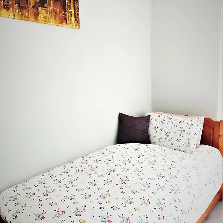 Newly Refurbished 2- Bed Stylish