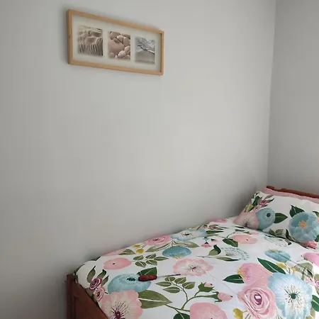 Newly Refurbished 2- Bed Stylish Manchester