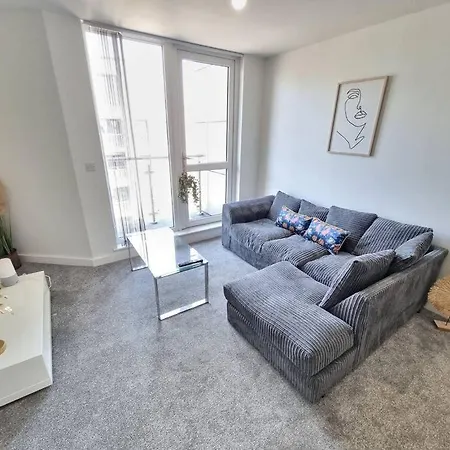 Impeccable 1-br Flat Close To
