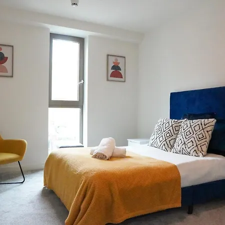 M1 Townhouse - Free Parking & Central Manchester *