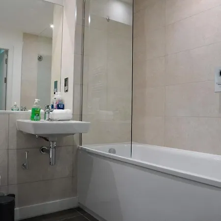 Apartment M1 Townhouse - Free Parking & Central Manchester