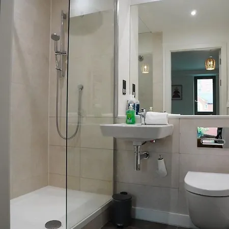M1 Townhouse - Free Parking & Central Manchester *