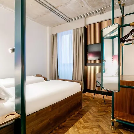 Yotel Deansgate 4*