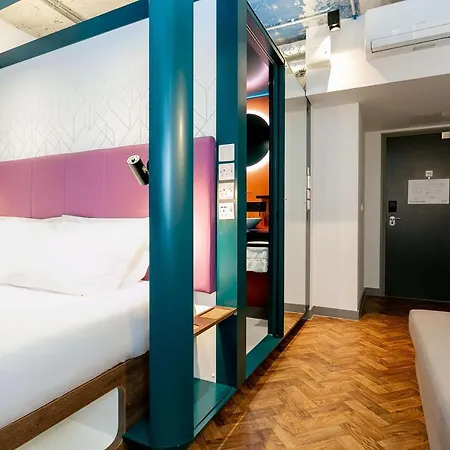 Yotel Deansgate Hotel 4*