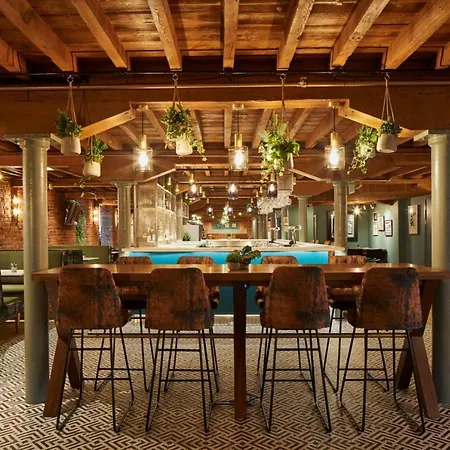 Marriott Victoria & Hotel 4*