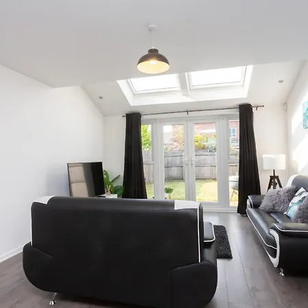 Family Friendly With Parking & Garden Vendégház Manchester