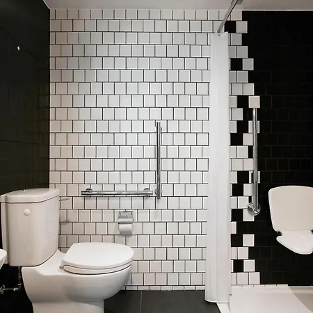 Moxy Centre 3*