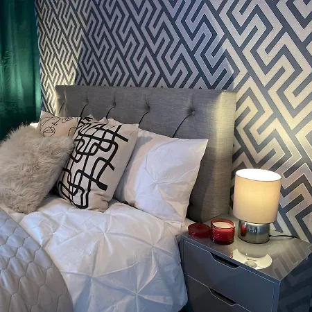 Pass The Keys Stylish Hidden Gem Near Media *