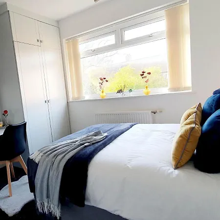 Holiday home Pass The Keys Beautifully Refurbished House Close To Mcr Airport *