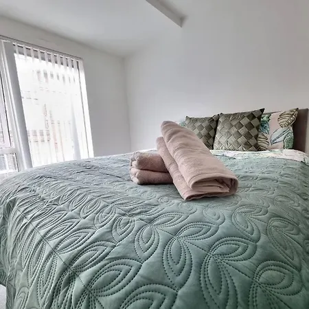 A High End 1 Bedroom Flat In Central. 펜션