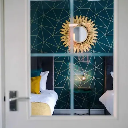 Spacious 5 Bedroom Hosted By Mcr Dens * Manchester