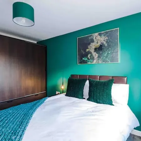 Spacious 5 Bedroom Hosted By Mcr Dens * Manchester