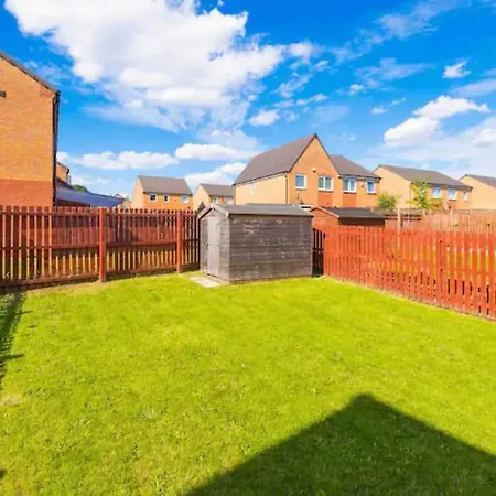 Spacious 5 Bedroom Hosted By Mcr Dens *