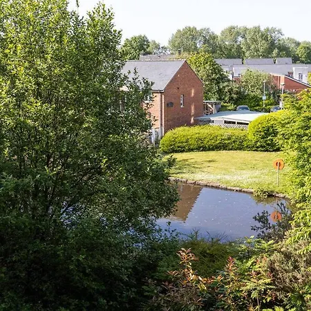 Lovely 2 Bedroom Flat With Balcony Near Centre Apartment *