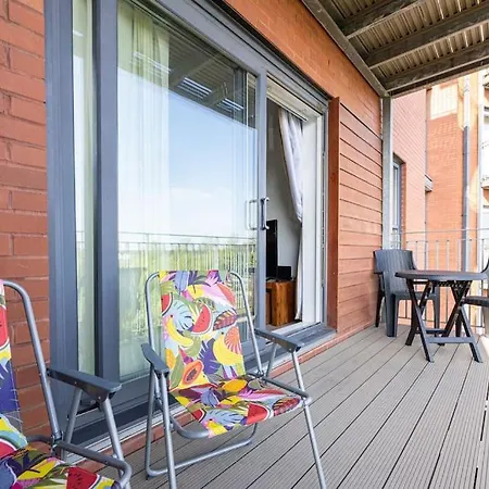 Lovely 2 Bedroom Flat With Balcony Near Centre Manchester