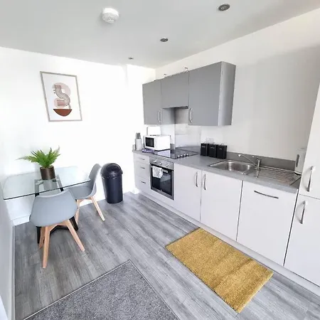 Impeccable 1-br Flat Close To Nyaraló Manchester