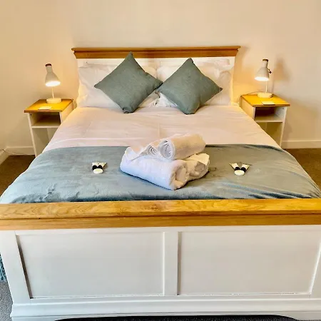 Pass The Keys Two Bedroom Free Secured Parking *
