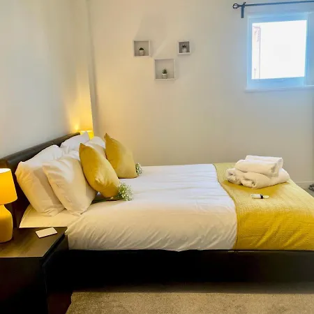 Pass The Keys Two Bedroom Free Secured Parking Apartment *