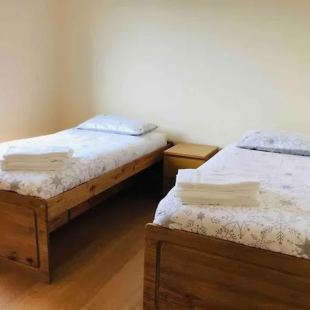 3-bedroom House - Car Parking - Air Conditioning Semesterbostad *