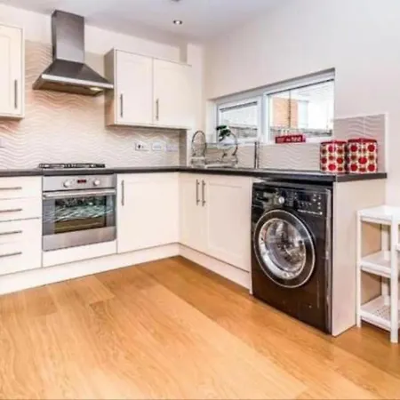 Ferienhaus 3-bedroom House - Car Parking - Air Conditioning Manchester