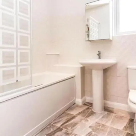 3-bedroom House - Car Parking - Air Conditioning * Manchester