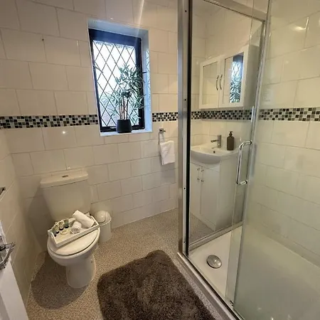 Impeccable 2-bed House Next To Old Trafford 펜션 *