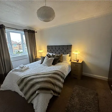 Impeccable 2-bed House Next To Old Trafford 펜션 *