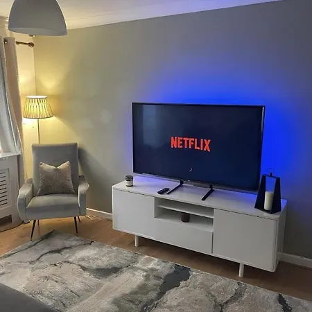 펜션 Impeccable 2-bed House Next To Old Trafford *