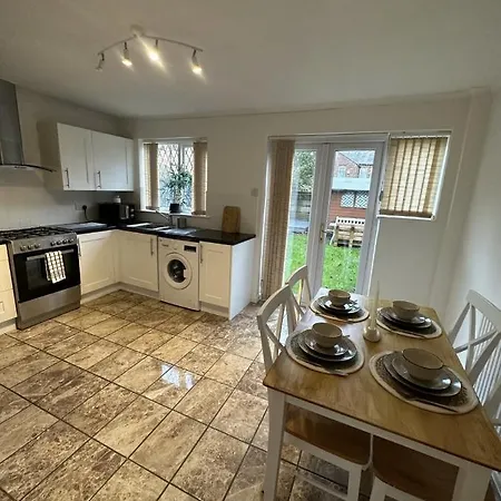 Impeccable 2-bed House Next To Old Trafford 펜션 *