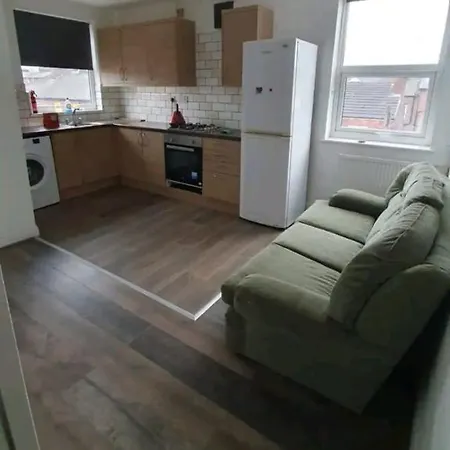 Double 2 In Levenshulme Shared Bathroom * Manchester