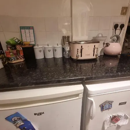 Double 3 In Salford With Shared Bathroom * Manchester