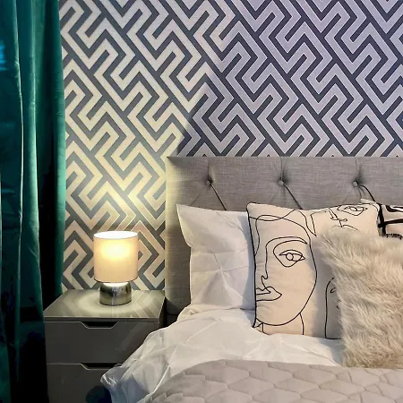 Pass The Keys Stylish Hidden Gem Near Media Holiday home *