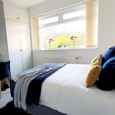Pass The Keys Beautifully Refurbished House Close To Mcr Airport *