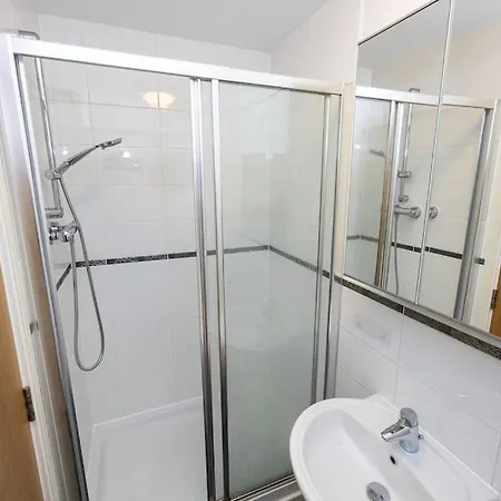 Lovely 2 Bedroom Flat With Balcony Near Centre Apartment