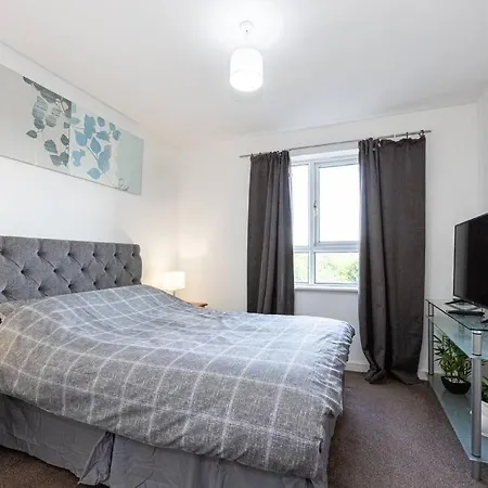 Lovely 2 Bedroom Flat With Balcony Near Centre * Manchester